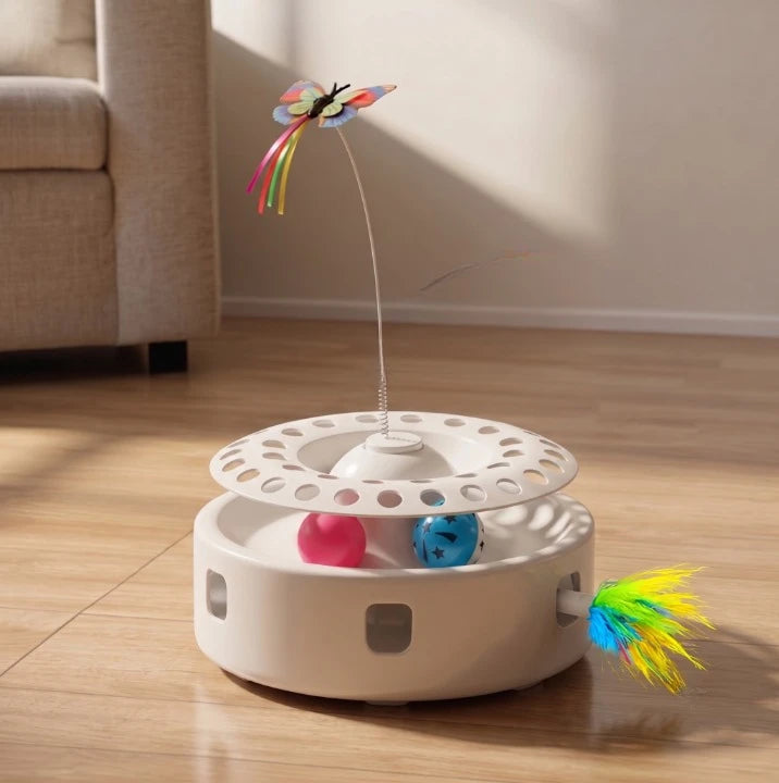 Jouet chat 3 en 1 posé au sol dans un salon